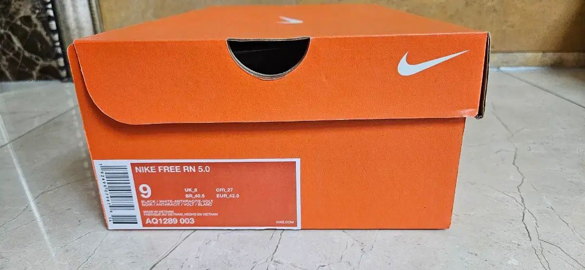  270 NIKE ナイキ フリーラン 5 0 ボルト ランニングシューズ AQ 1289 003 登山靴 トレッキングシューズ アウトドアシューズ