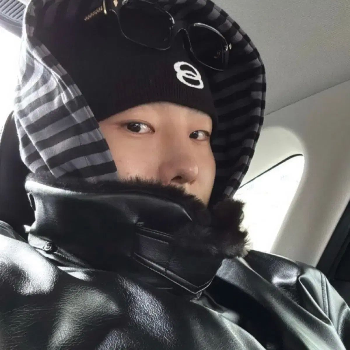 ザコールデストモーメント TCM ストライプ フード ジップアップ チョ スンヨン WOODZ 着用