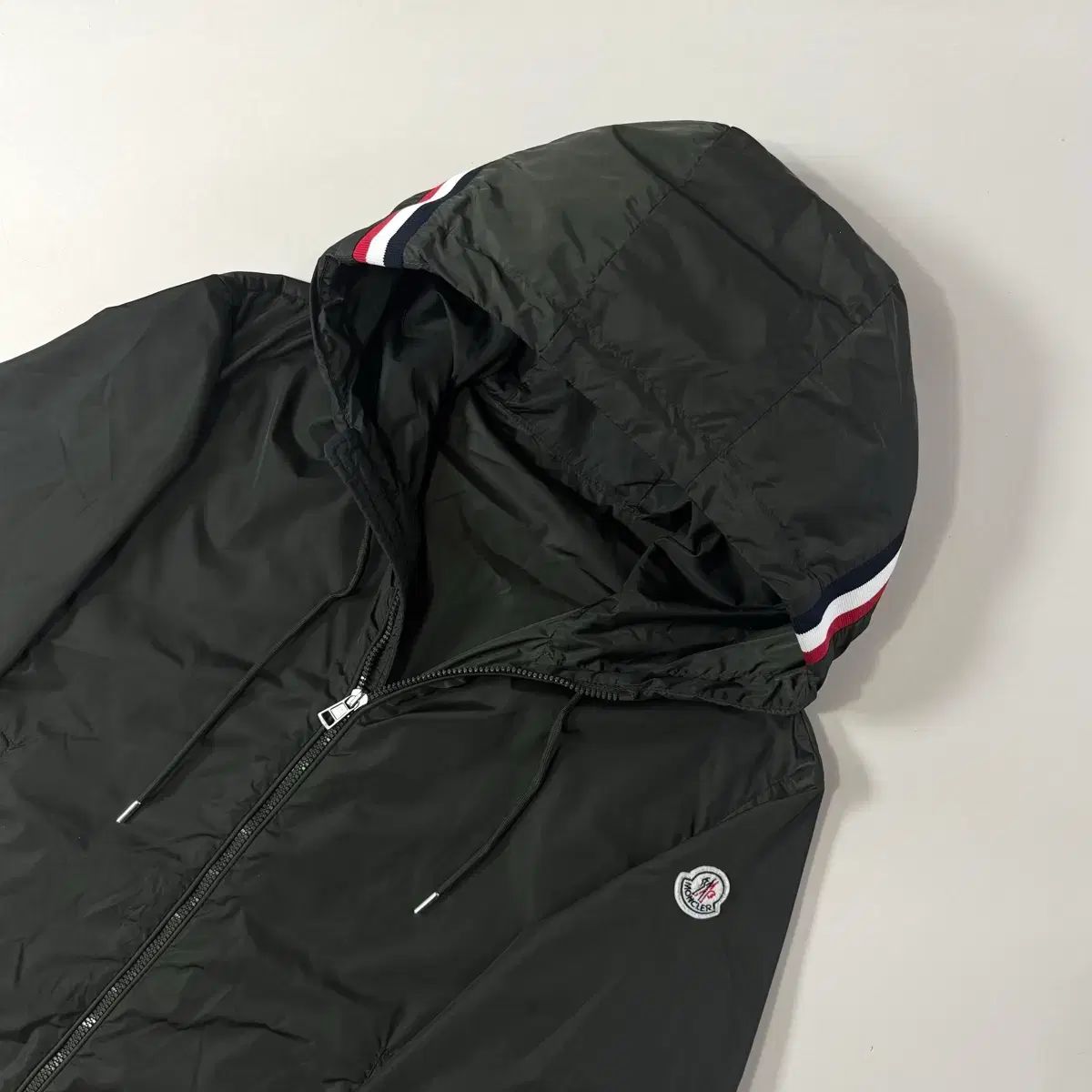 3 モンクレール 絵ファー ウィンドブレーカー