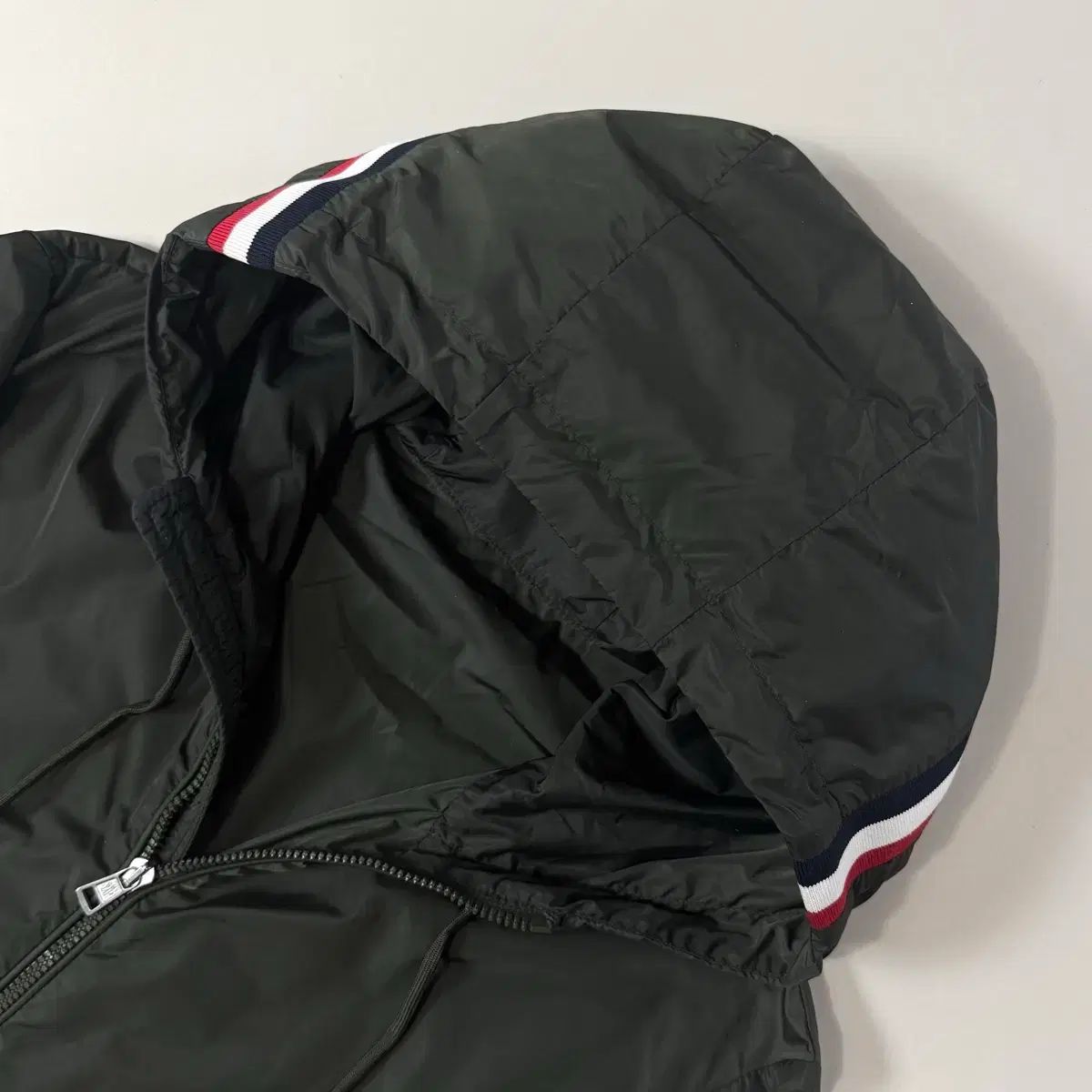 |3 モンクレール 絵ファー ウィンドブレーカー