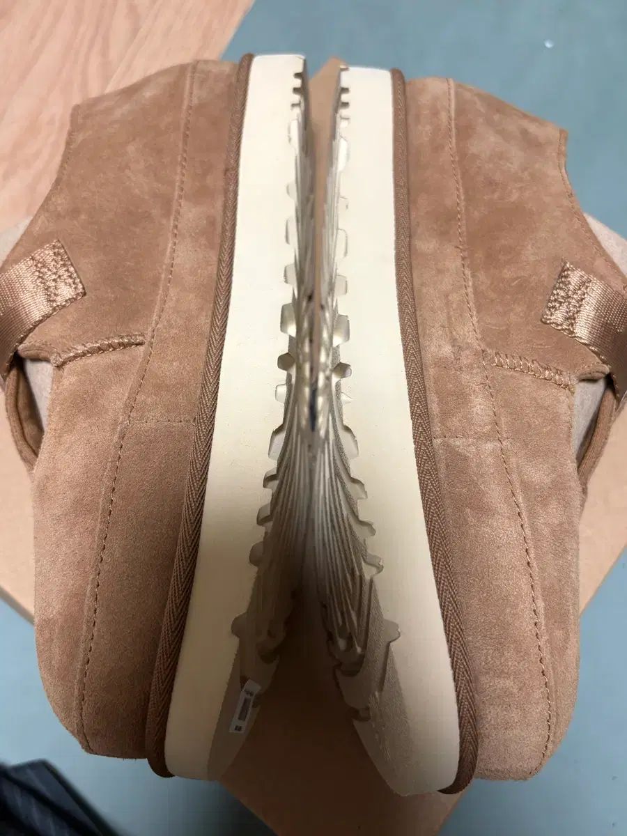 UGG カジュアル MARY JANE ストラップ シューズ ゴールデン スター