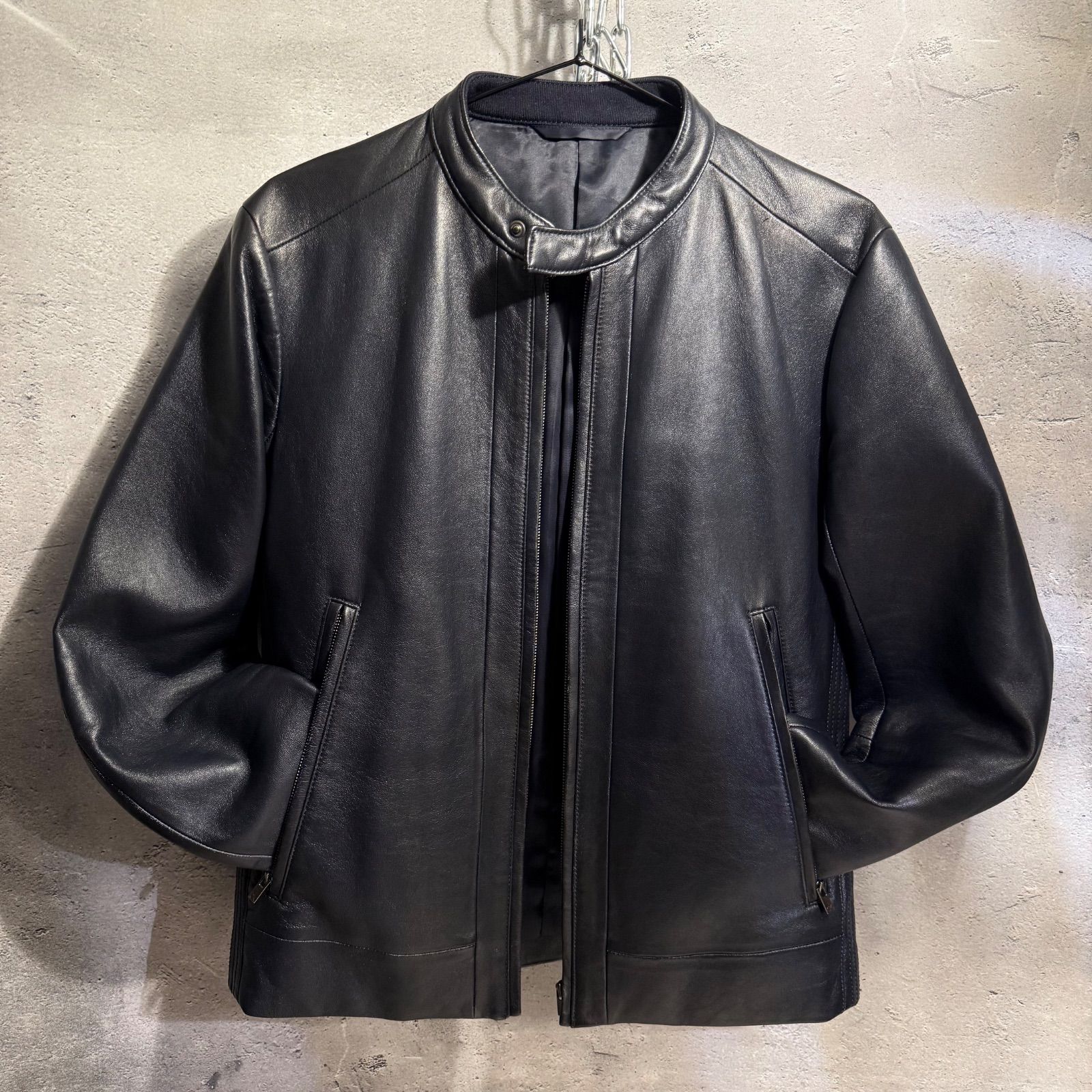 上シンプル Calvin Klein カルバンクライン シープ 本革 レザー ジャケット ライダース ブルゾン ブラック メンズ デザイン 着丈60 肩幅42