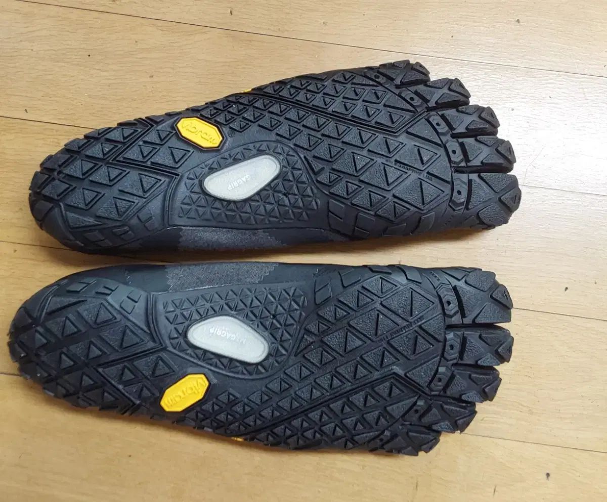 EU 43 SUICOKE NIN SABO