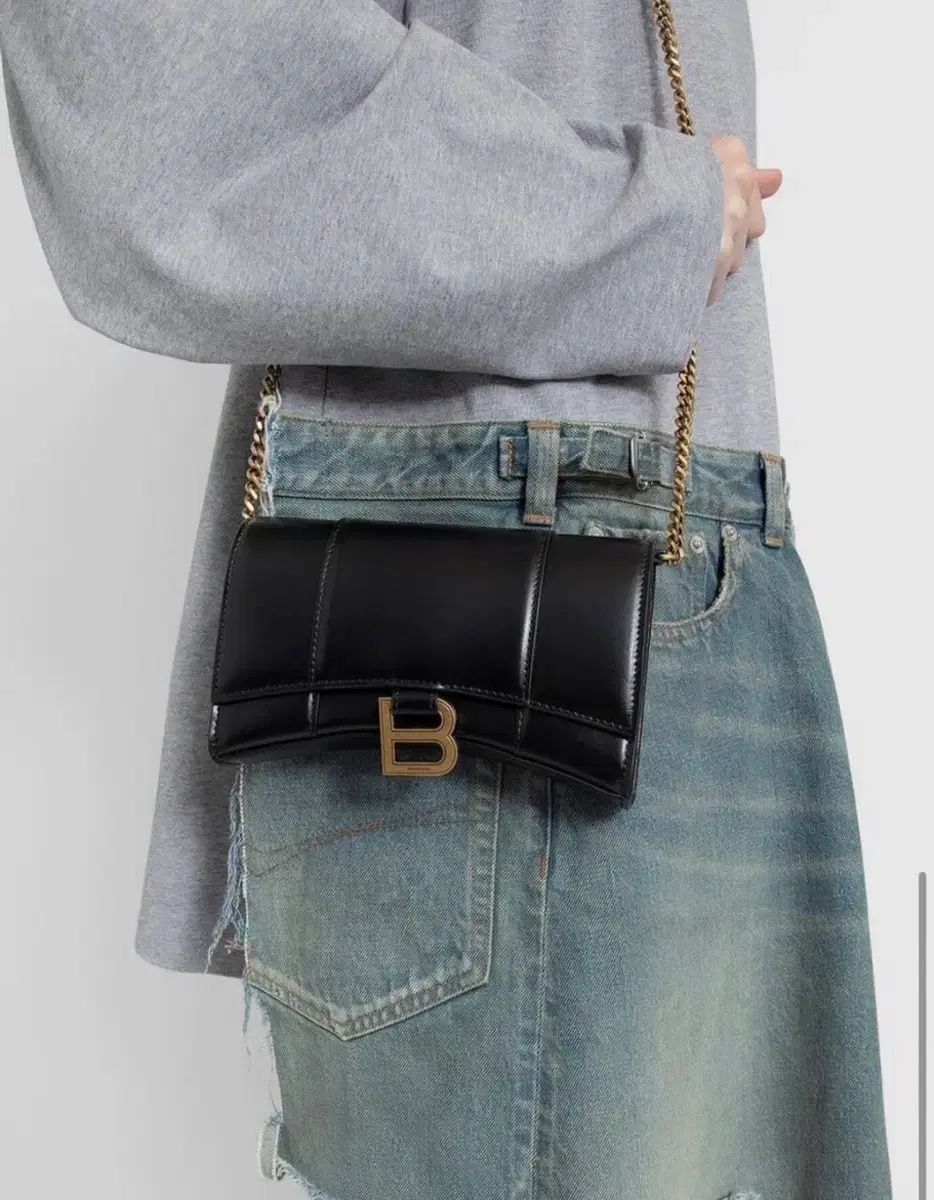 バレンシアガ アワーグラス チェーンバッグ ブラック