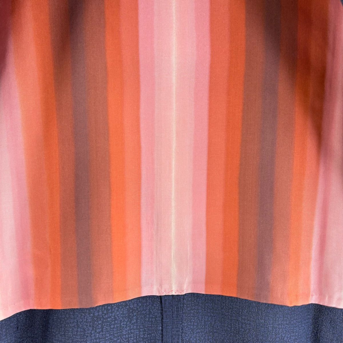 幾何学模様 紺色