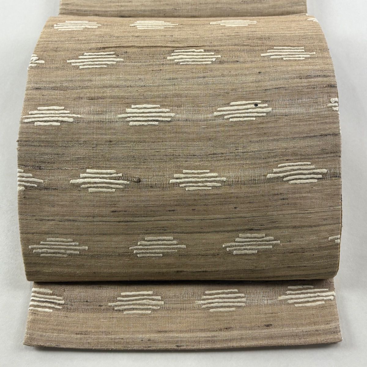 美品】 袋帯 逸品 落款 証紙 幾何学模様 野蚕糸 インドムガシルク