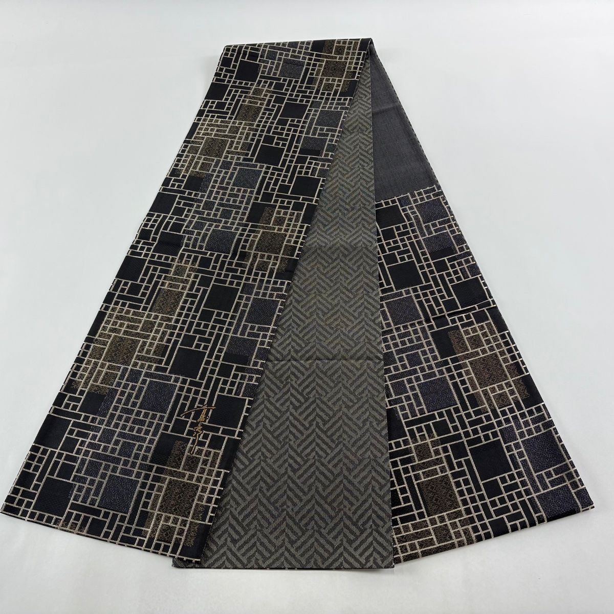 美品】 袋帯 逸品 斉藤上太郎 落款 やまと 幾何学模様 金銀糸 黒 六通
