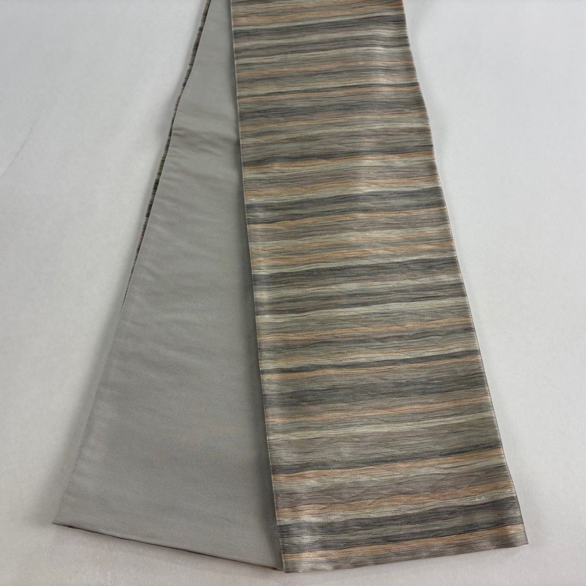 半幅帯 名品 証紙 博多織 よろけ縞 箔 灰緑 正絹