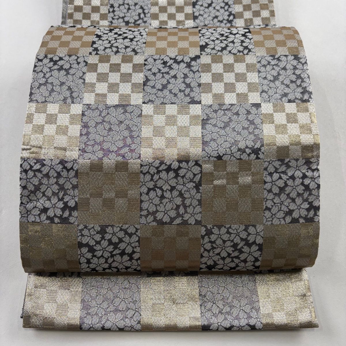 【美品】 袋帯 秀品 市松 桜 箔 灰色 六通 正絹 【】