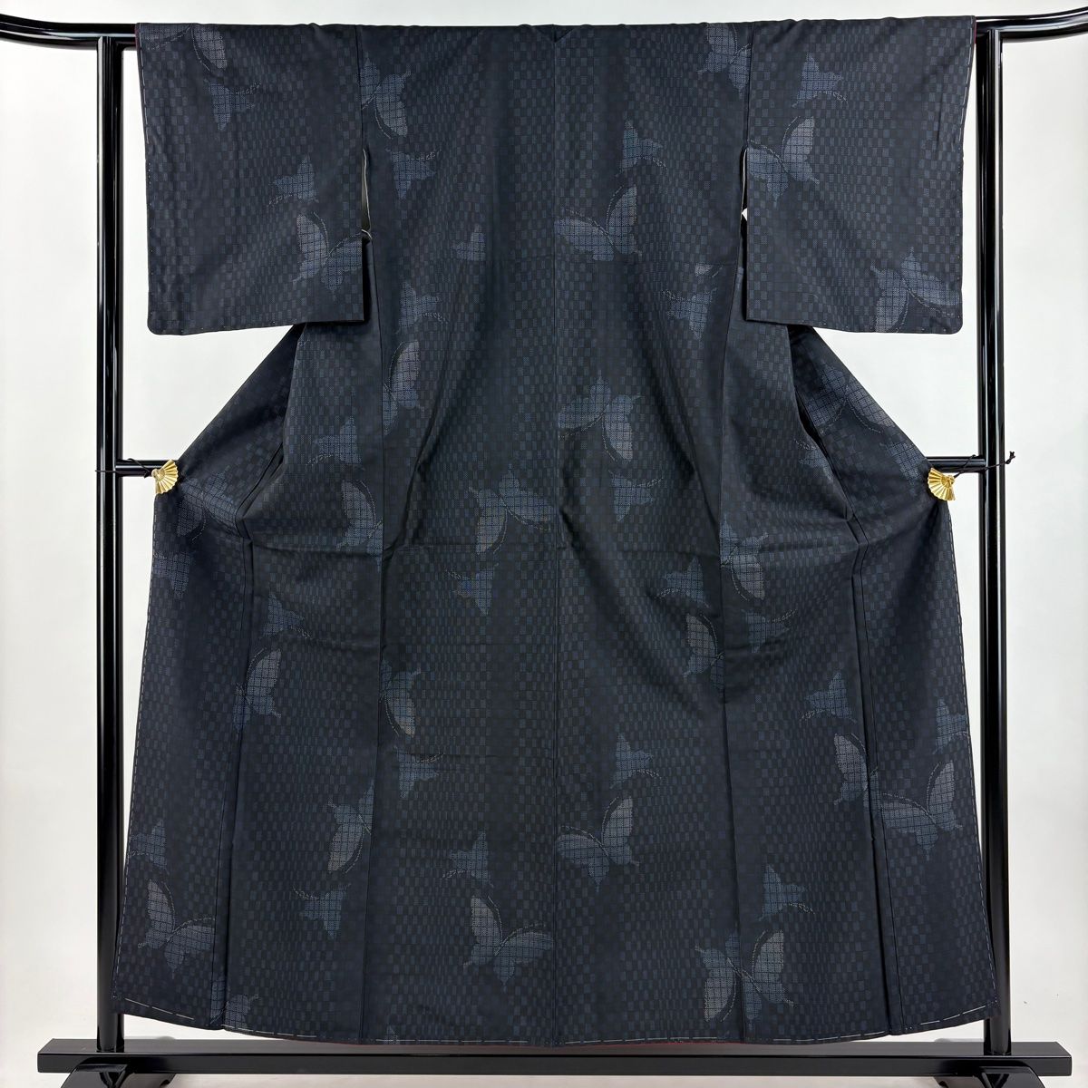 【美品】 大島紬 身丈156cm 裄丈62cm S 袷 都喜ヱ門 証紙 蝶 変わり市松 泥染 濃紺 正絹 名品 【】