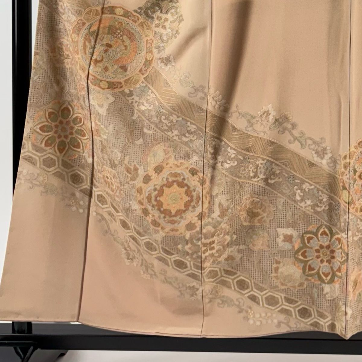 色留袖 身丈155.5 cm 裄丈63 S 袷 鳳凰 華文 刺繍 ぼかし ピンクベージュ 正絹 三つ紋
