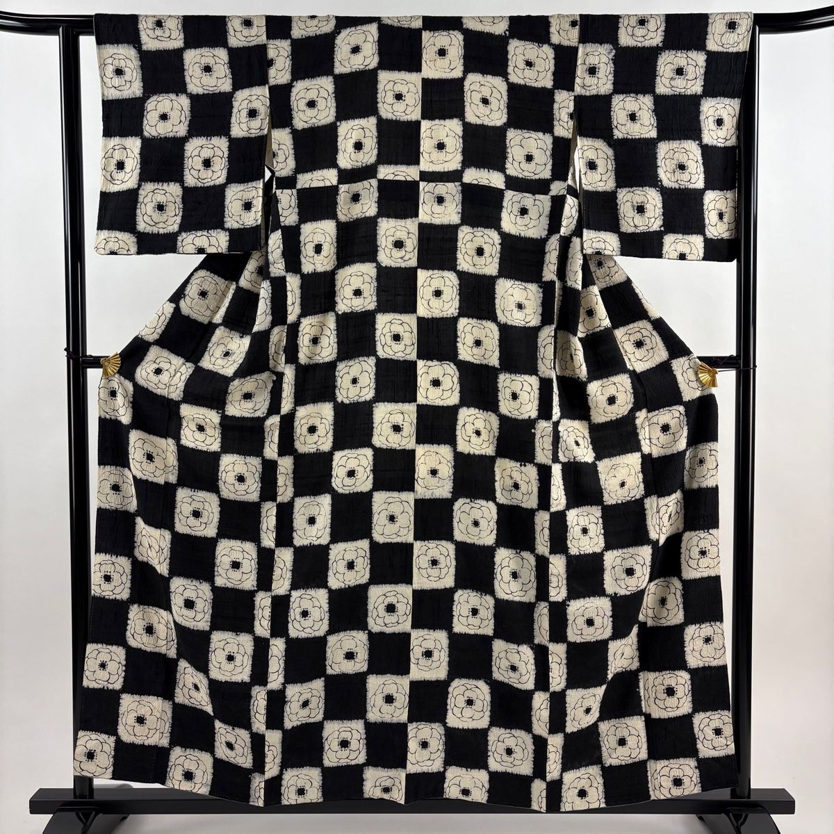 小紋 身丈157.5 cm 裄丈63 S 袷 紬地 市松 花 絞り 黒 正絹
