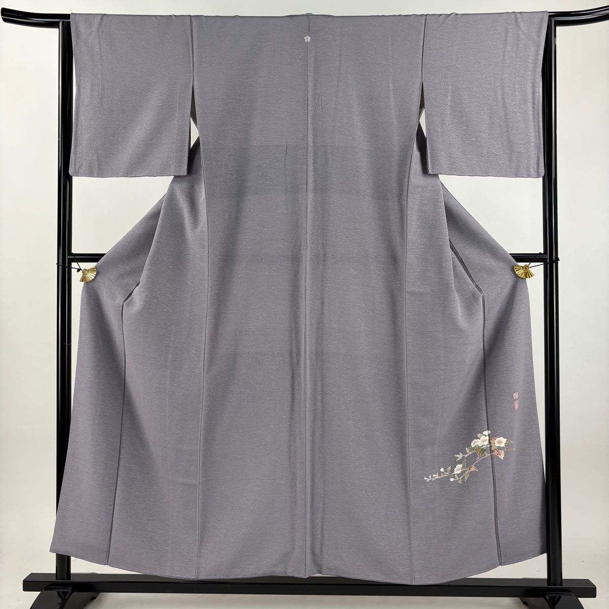 ★専用★未使用品 色無地 縮緬地 薄いアイスグレー 身丈156cm 袷 正絹 色無地 身丈154.5cm 裄丈63cm S 袷 百貫達雄 落款あり 地紋 灰紫 正絹