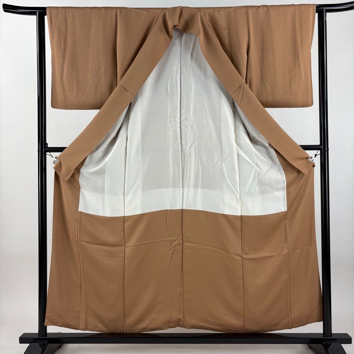  色無地 身丈157 cm 裄丈61.5 S 袷 百貫 落款 地紋 茶色 正絹 秀品 色無地 着物