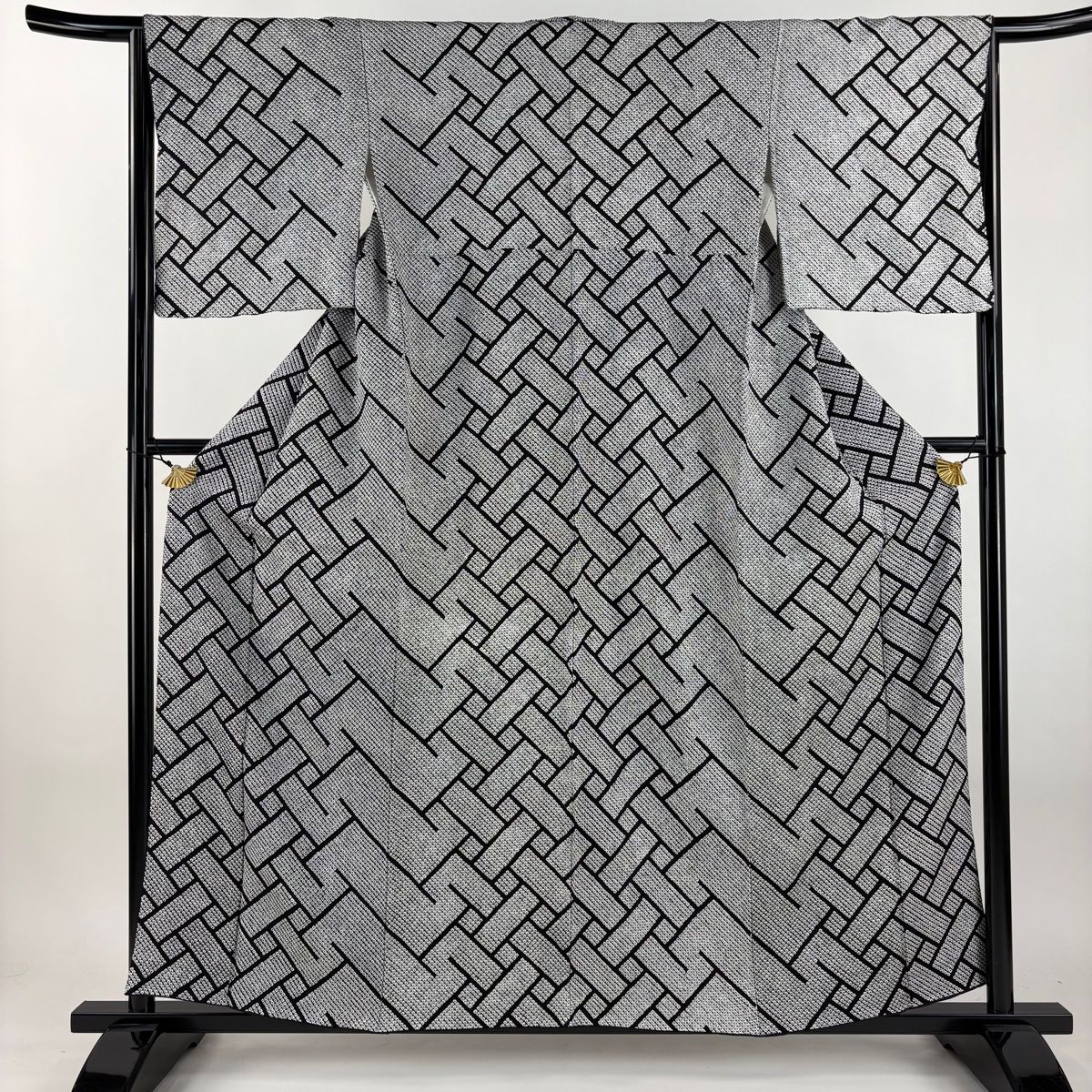 小紋 身丈158 cm 裄丈65 M 袷 桧垣文 総絞り 黒灰 正絹 秀品