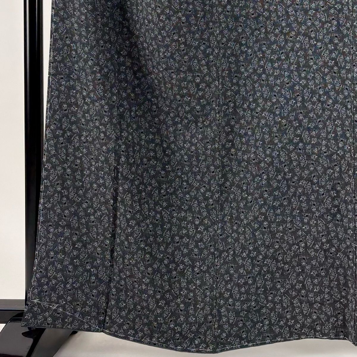 江戸小紋 身丈163 cm 裄丈67 M 袷 保科土山 落款 人物 黒灰 正絹 秀品