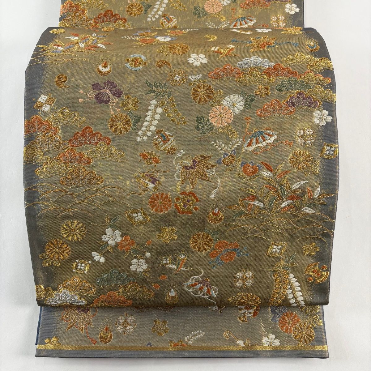 美品】 袋帯 秀品 関西仕立て 宝尽くし 笠松 刺繍 金銀糸 金色 六通