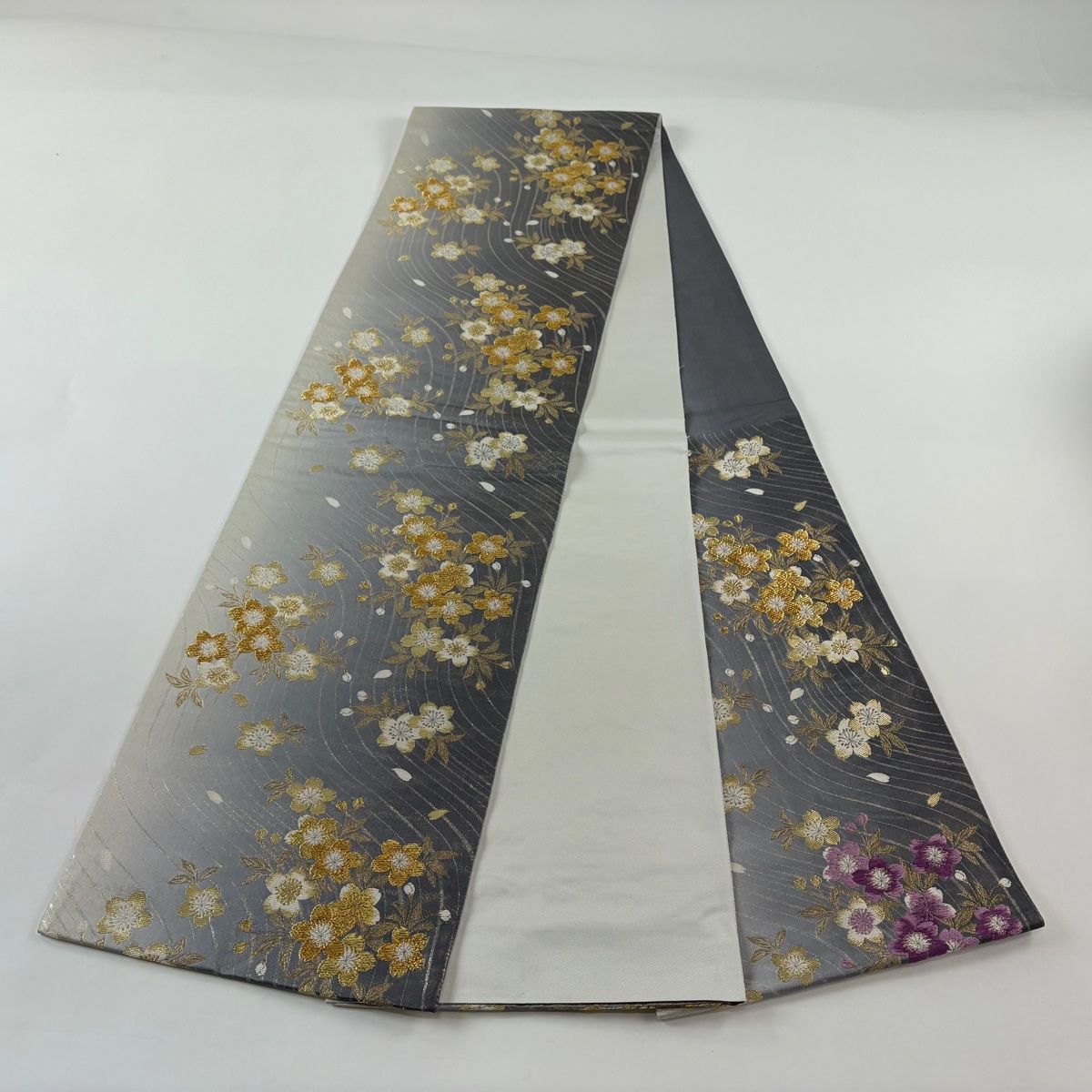 美品】 袋帯 秀品 桜 金糸 刺繍 灰色 六通 正絹 【中古】 - メルカリ