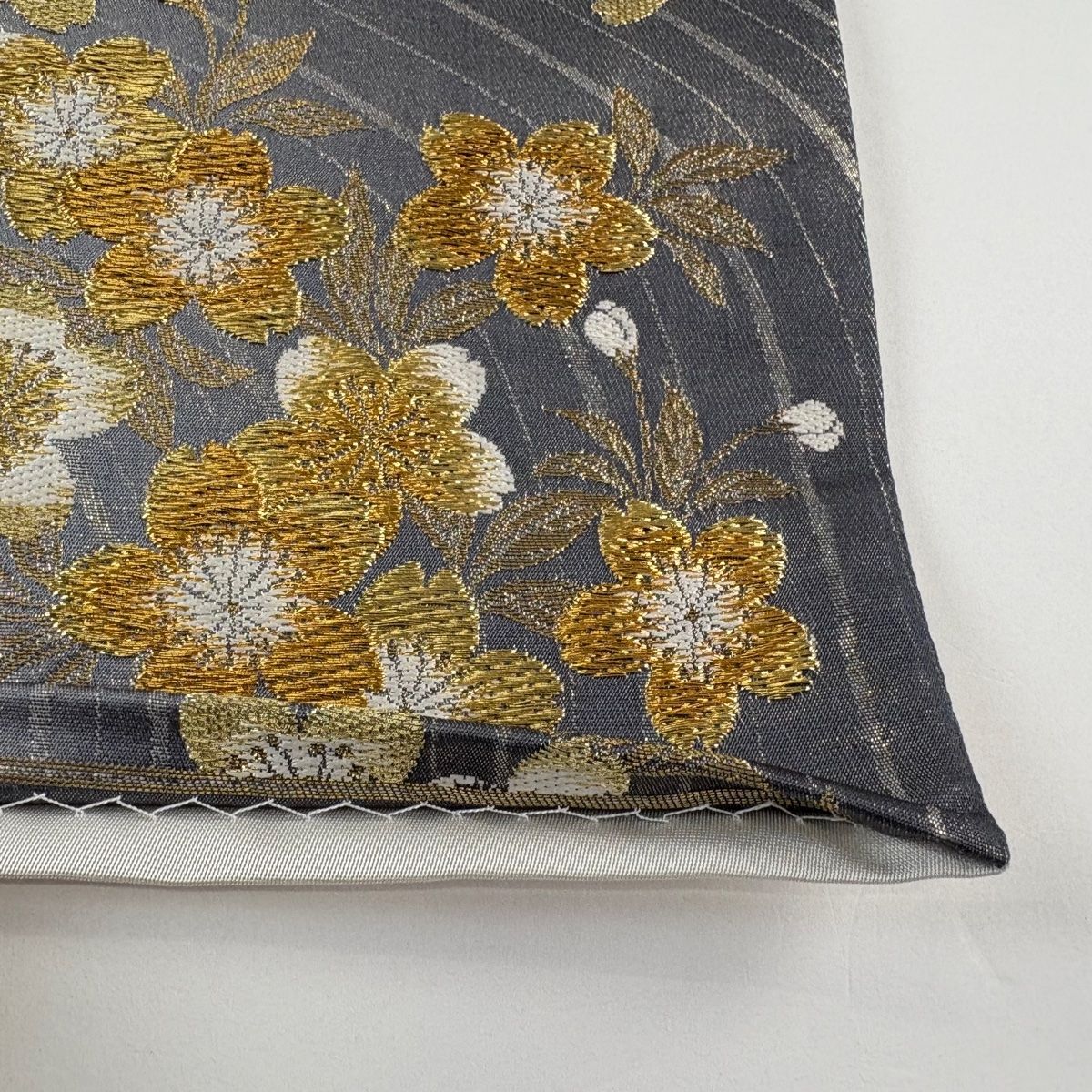 美品】 袋帯 秀品 桜 金糸 刺繍 灰色 六通 正絹 【中古】 - メルカリ