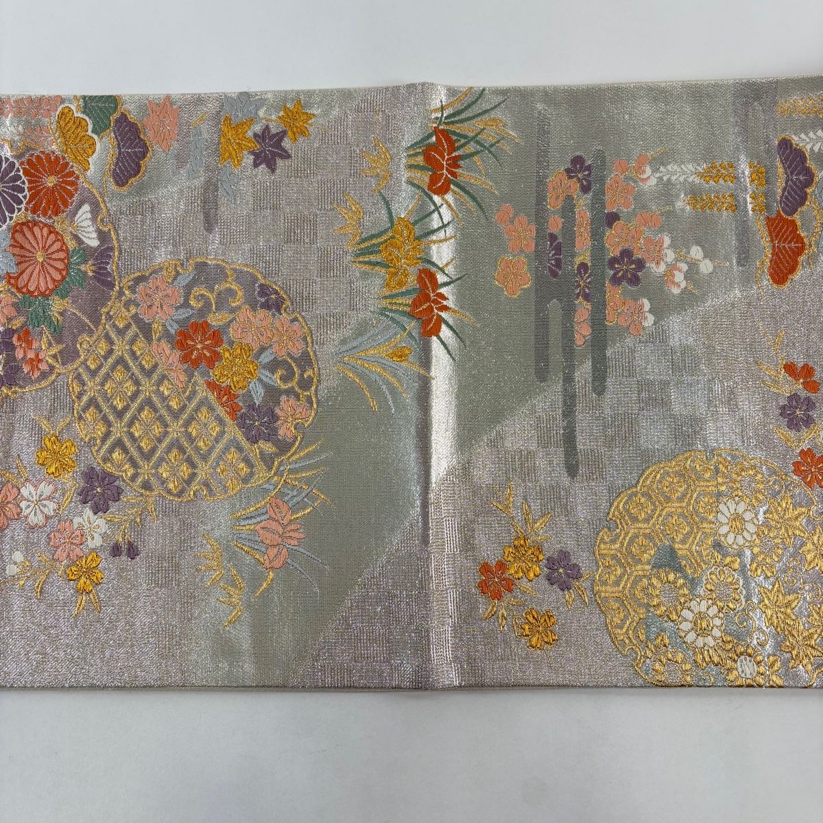 美品】 袋帯 秀品 雪輪 草花 刺繍 金糸 薄ピンク 六通 正絹 【中古