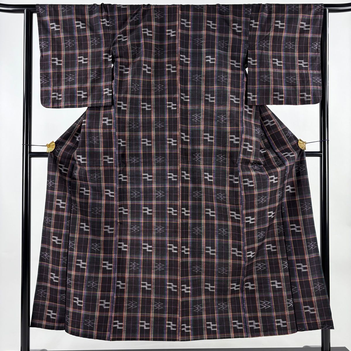 美品】 紬 身丈151.5cm 裄丈64cm M 単衣 バチ衿 格子 幾何学模様 濃紫