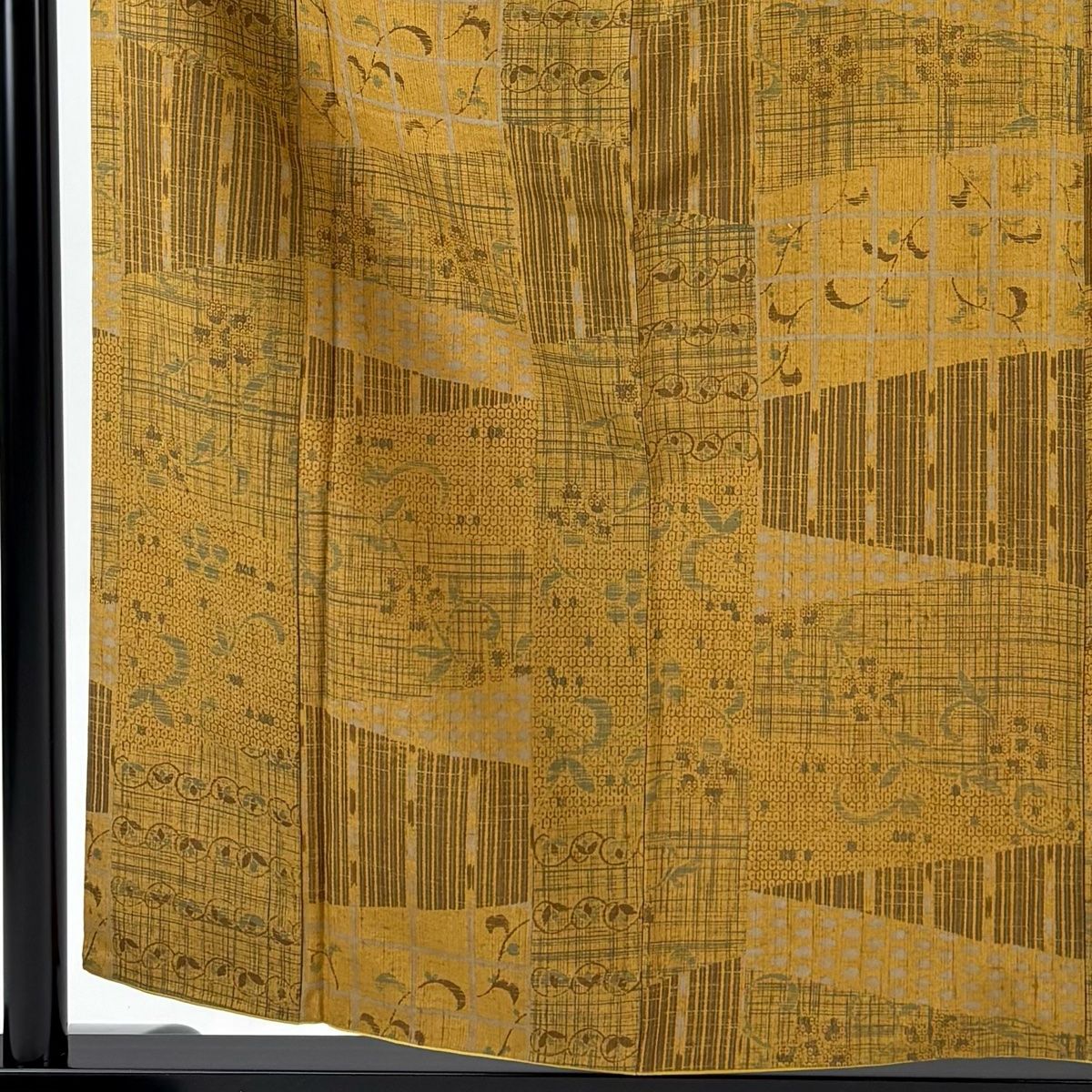 小紋 身丈158 cm 裄丈64 M 袷 紬地 花唐草 亀甲絣 山吹茶色 正絹 秀品