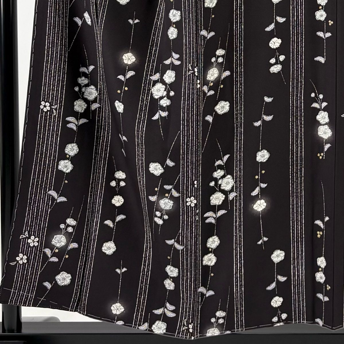 小紋 身丈154 5 cm 裄丈62 S 袷 草花 縦縞 ぼかし 黒 正絹 秀品