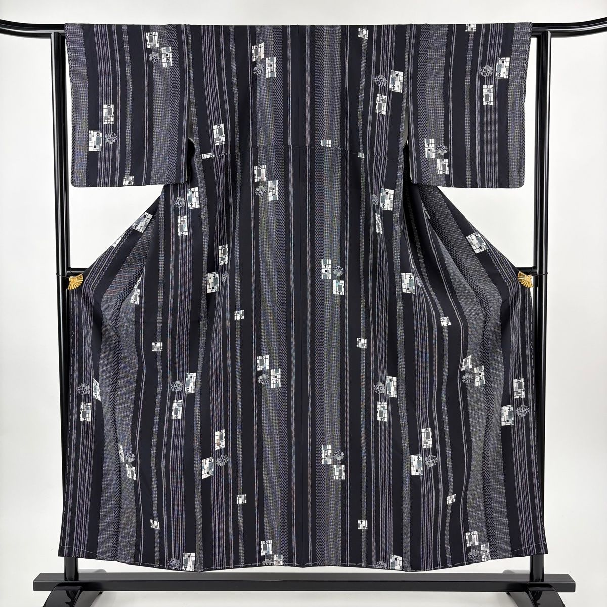 小紋 身丈155.5 cm 裄丈62 S 袷 縦縞 幾何学模様 黒 正絹 秀品