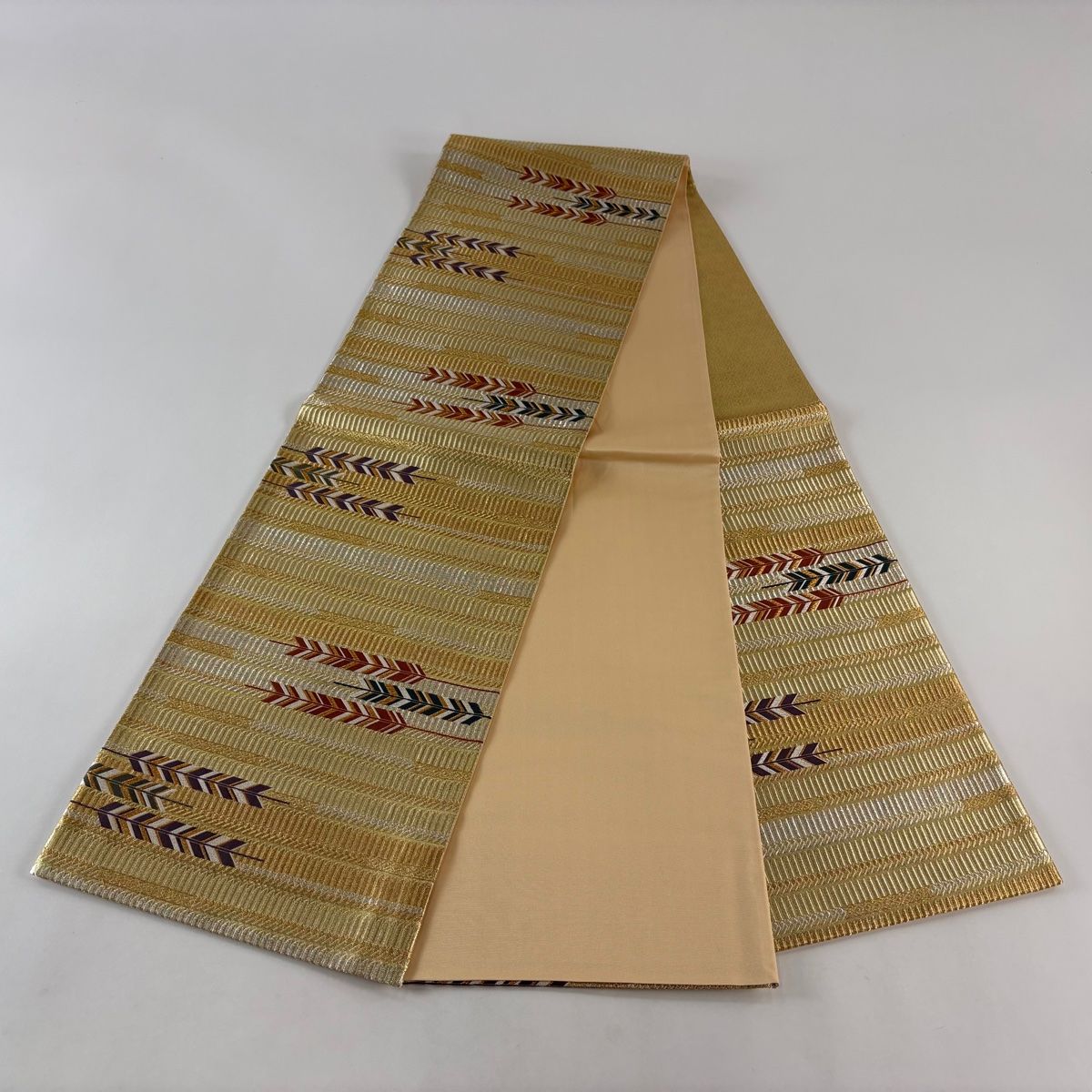 美品】 袋帯 名品 毛利元就紀行 矢羽根 鎧威 金銀糸 箔 金色 六通 正絹