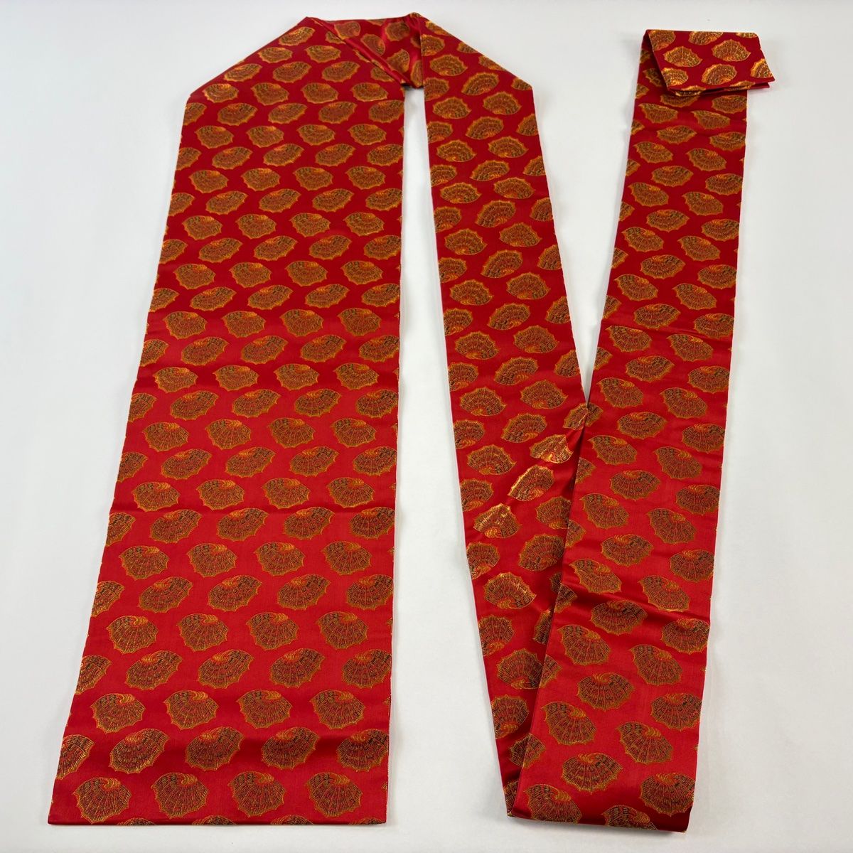 美品】 名古屋帯 名品 龍村美術織物 比翼仕立て 彩貝文 金糸 朱色 正絹