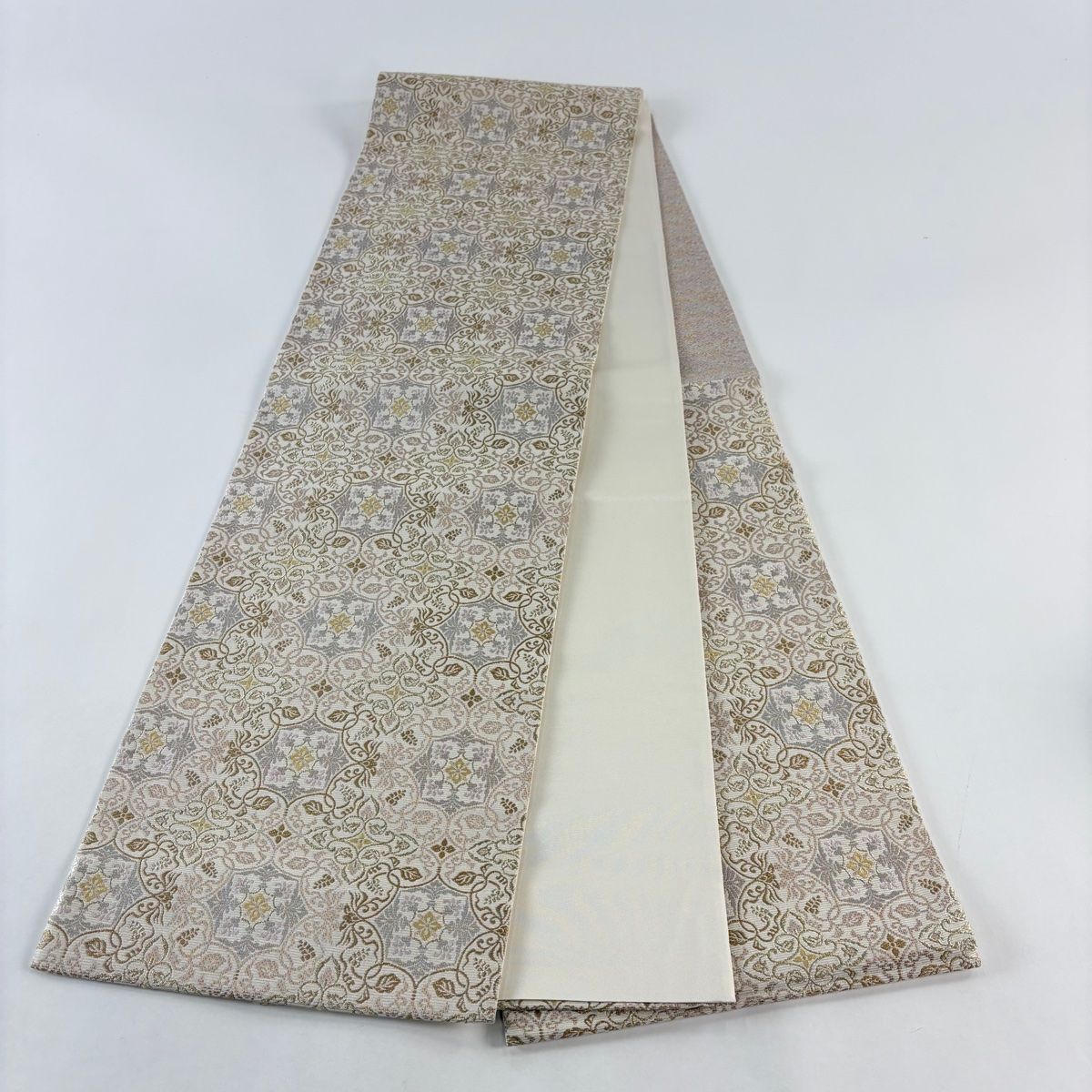 美品】 袋帯 名品 華文 葡萄唐草 金糸 クリーム 六通 正絹 【中古