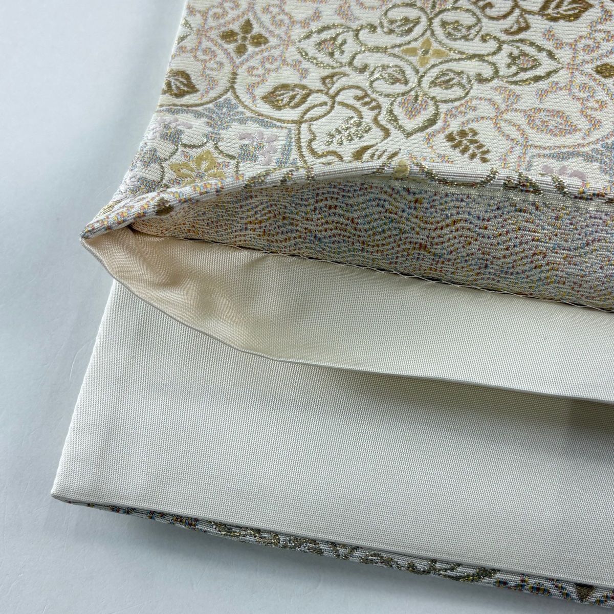 美品】 袋帯 名品 華文 葡萄唐草 金糸 クリーム 六通 正絹 【中古