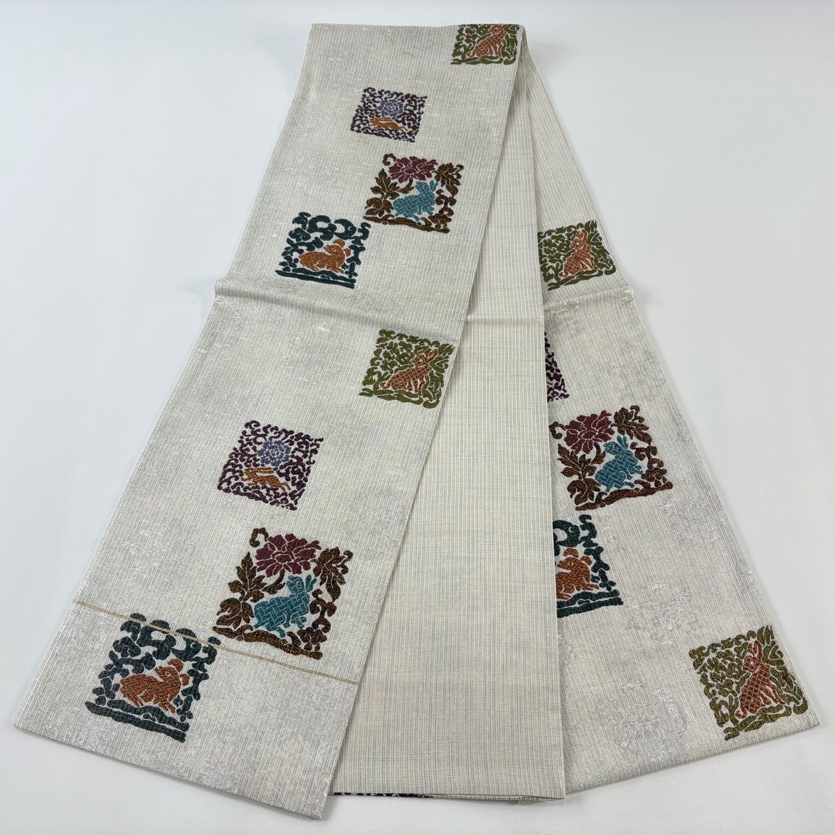 袋帯 美品 名品 花うさぎ 草花 銀糸 灰色 六通 正絹 【中古】