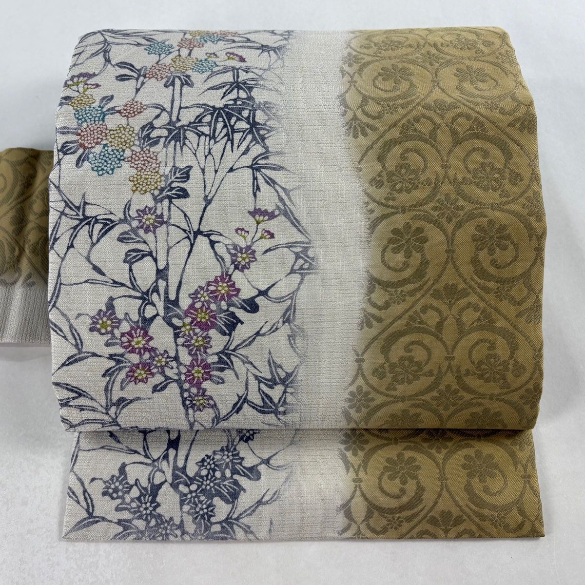 美品】 名古屋帯 名品 草花 花唐草 灰白 正絹 【中古】 - メルカリ