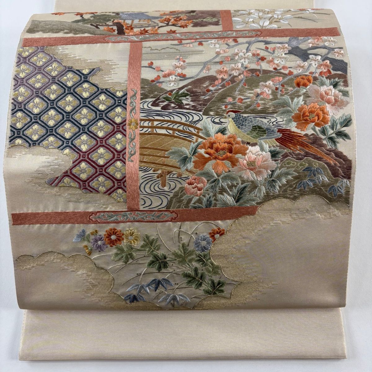 上品で現代的な柄 スワンの袋帯 デパート購入品 値下げ！ 美品】 袋帯 逸品 リバーシブル 枝垂れ桜 松竹梅 箔 ベージュ お太鼓柄