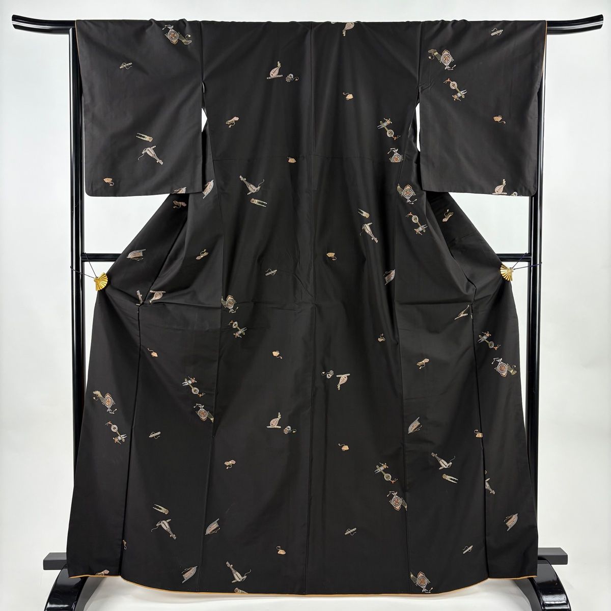 小紋 身丈168 cm 裄丈66 M 袷 紬地 雅楽器 金糸 刺繍 焦茶色 正絹 名品