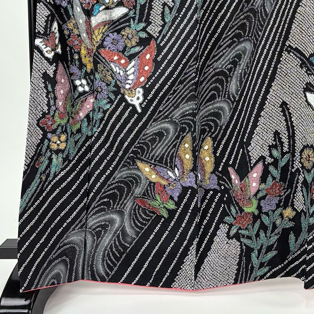 振袖 身丈165.5 cm 裄丈68.5 L 袷 蝶 流水 金銀彩 絞り 黒 正絹