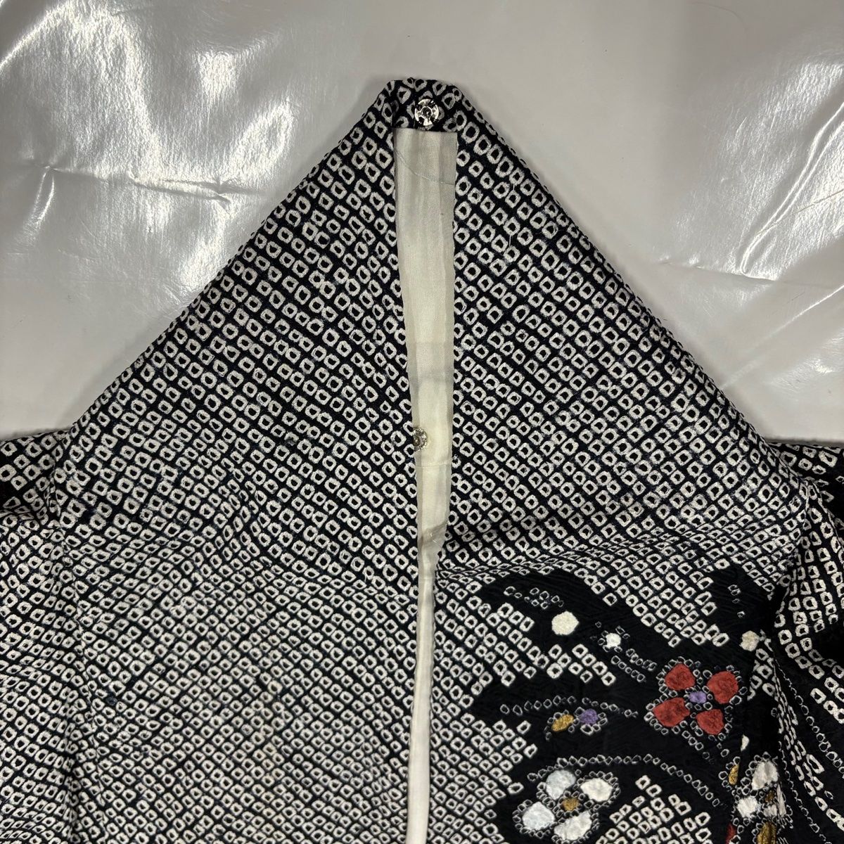  振袖 身丈165.5 cm 裄丈68.5 L 袷 蝶 流水 金銀彩 絞り 黒 正絹 振袖 着物