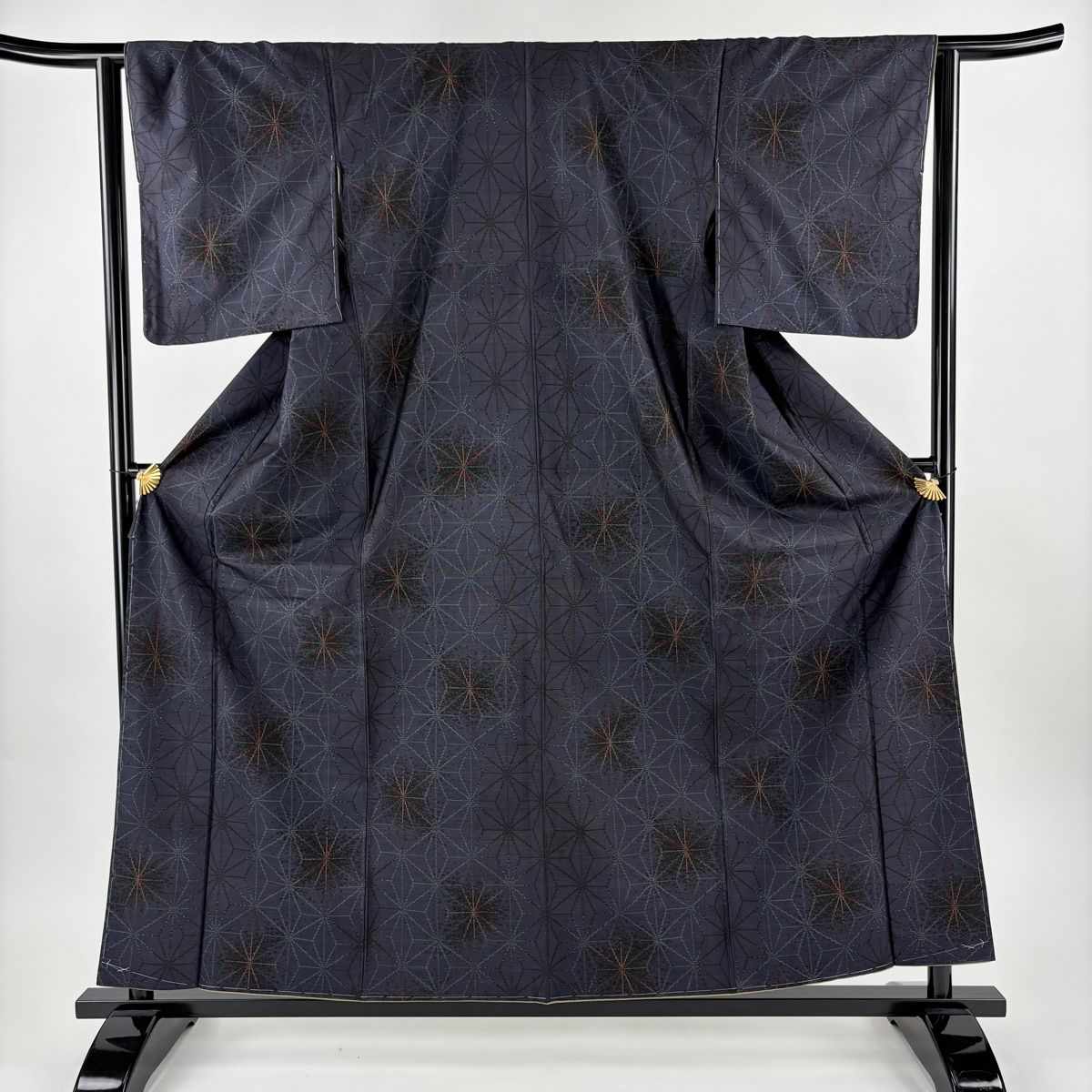 美品】 大島紬 身丈158.5cm 裄丈64cm M 袷 純泥染 証紙 麻の葉 紺色