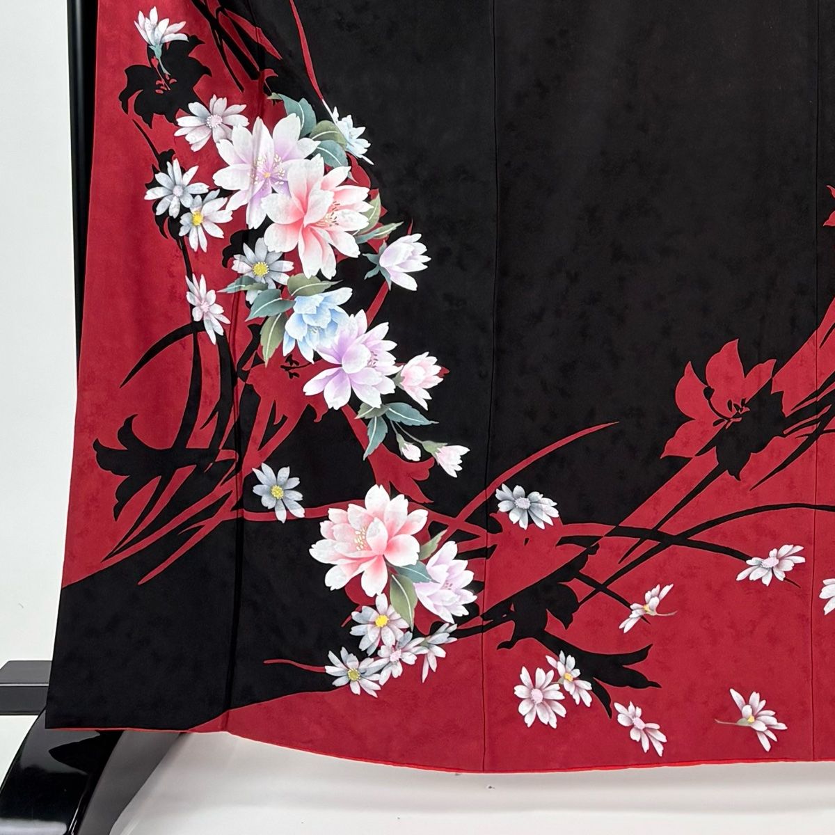 振袖 身丈164.5 cm 裄丈68 L 袷 草花 シルエット 金銀彩 染め分け 黒 正絹