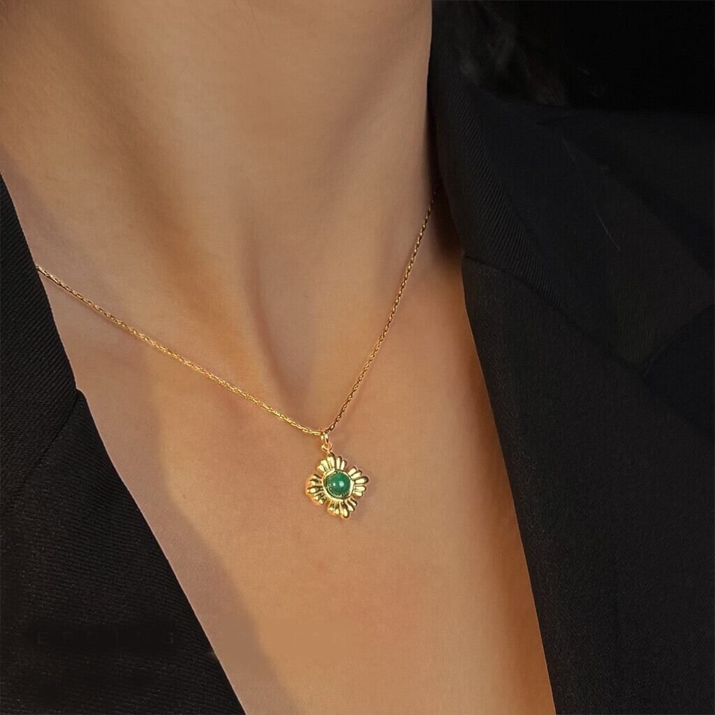 グリーンストーンネックレス - メルカリ