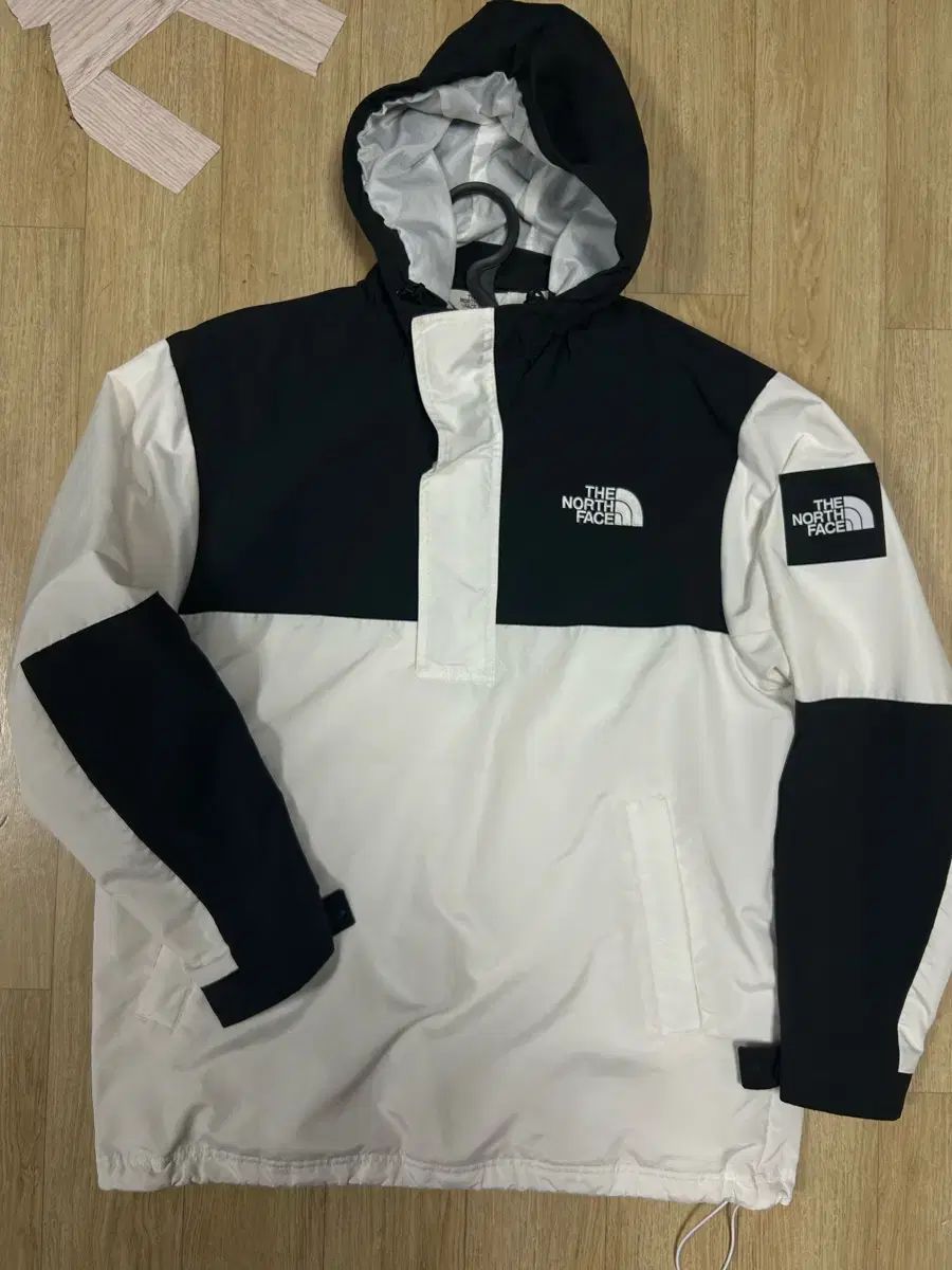 THE NORTH FACE ザノースフェイス ブラック 白 ウィンドブレーカー Anorak アノラック ジャケット
