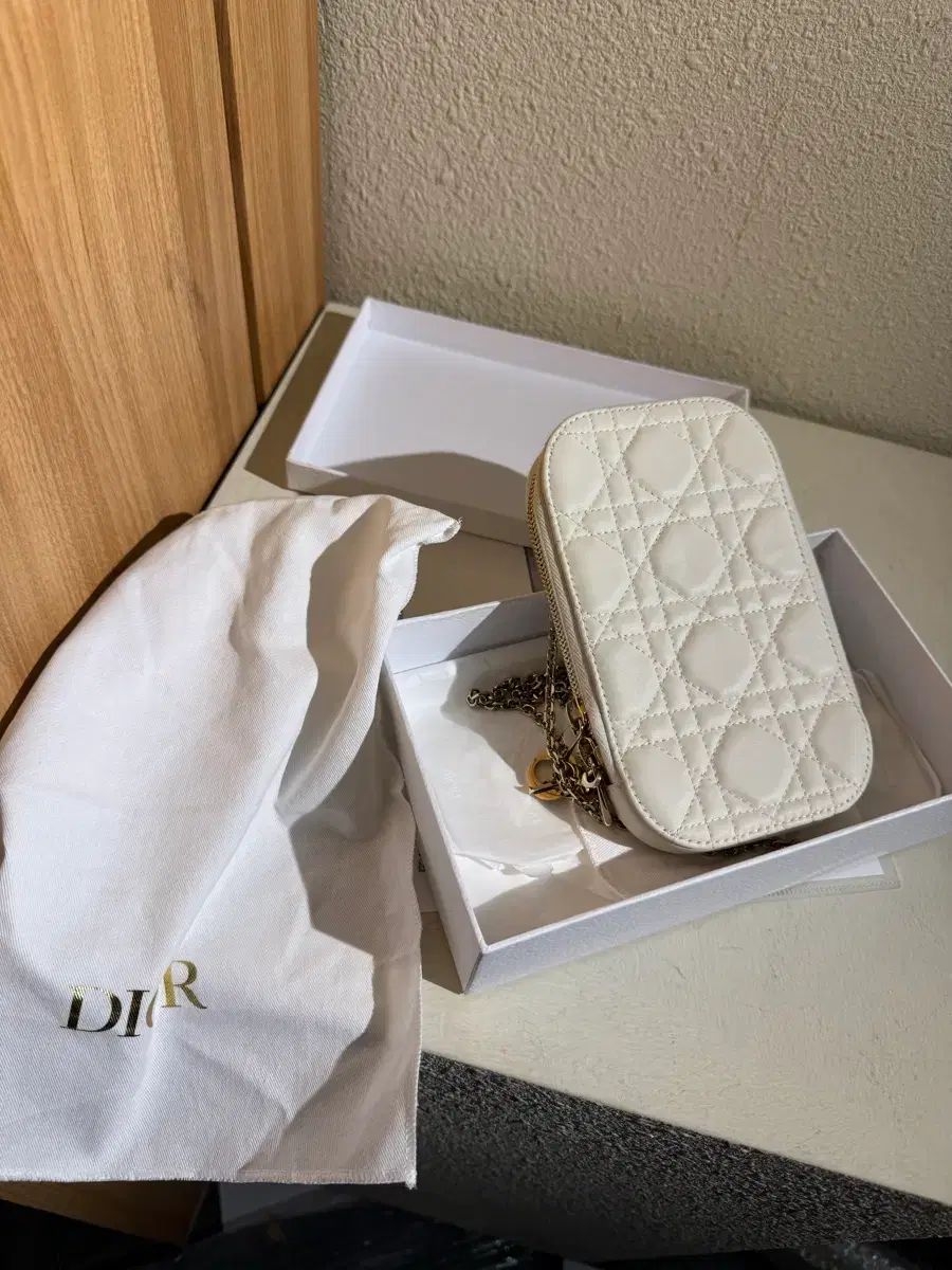 ディオール カナージュ レディ 폰ホルダーバッグ クリーム色 ほぼ