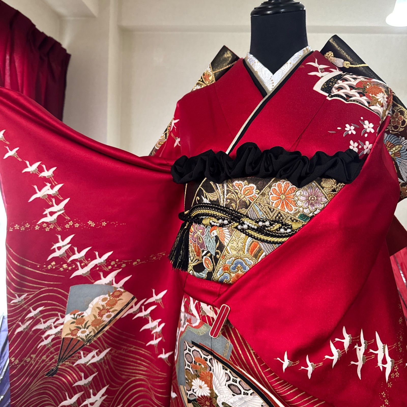 正絹 豪華振袖フルセット 赤 黒 袋帯 (6点) ・古典柄・金駒刺繍・飛鶴