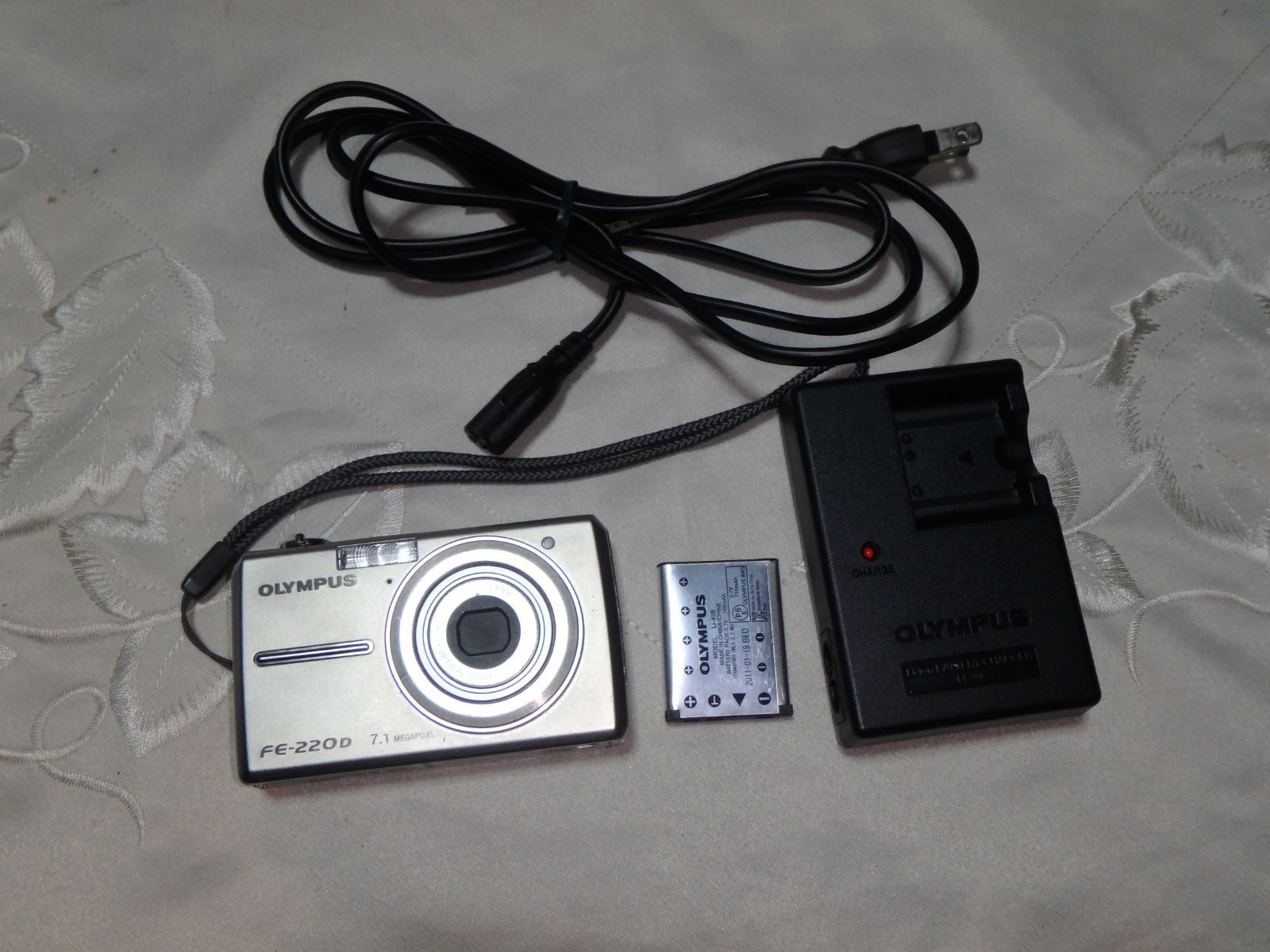 動作品 OLYMPUS FE-220D デジタルカメラ - メルカリ