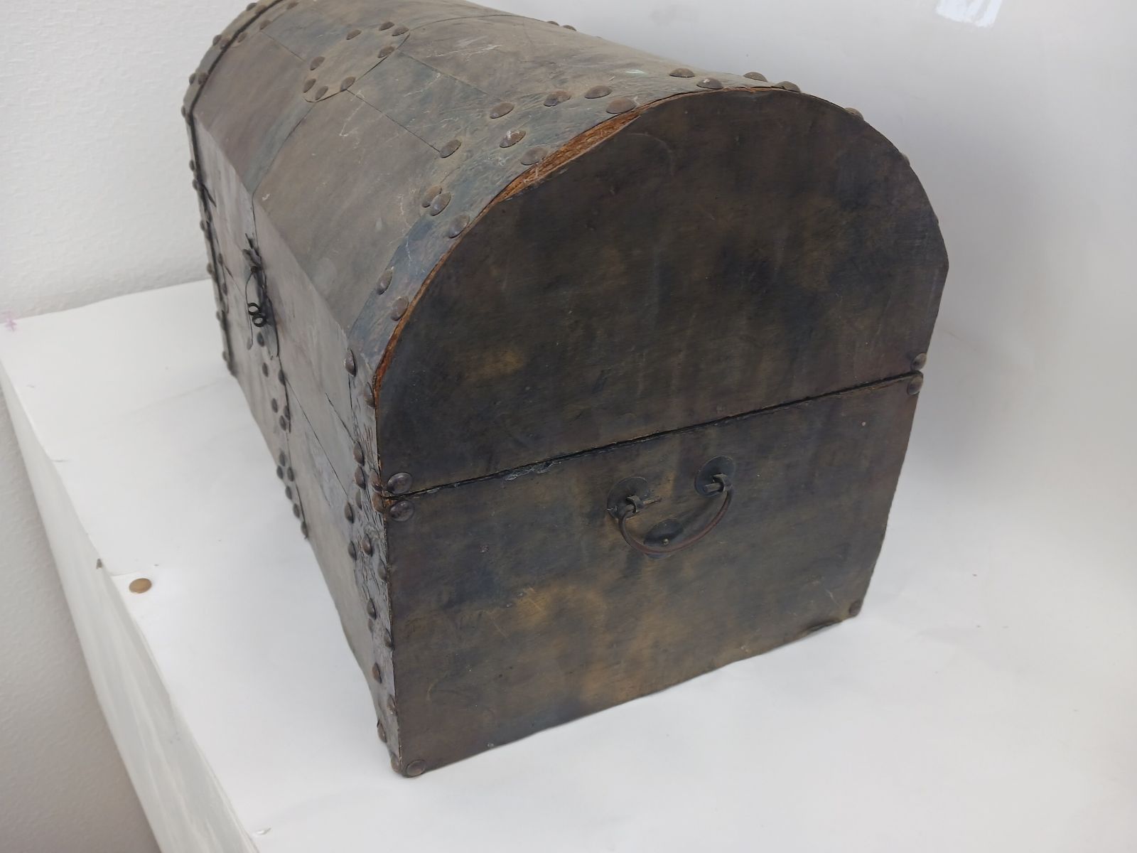 アンティーク雑貨 宝箱風 木製収納箱 鍵取付可 古道具 ヴィンテージ インテリア ディスプレイ 店舗什器 レトロ 雰囲気抜群 サイズ約44 25 5 27 cm