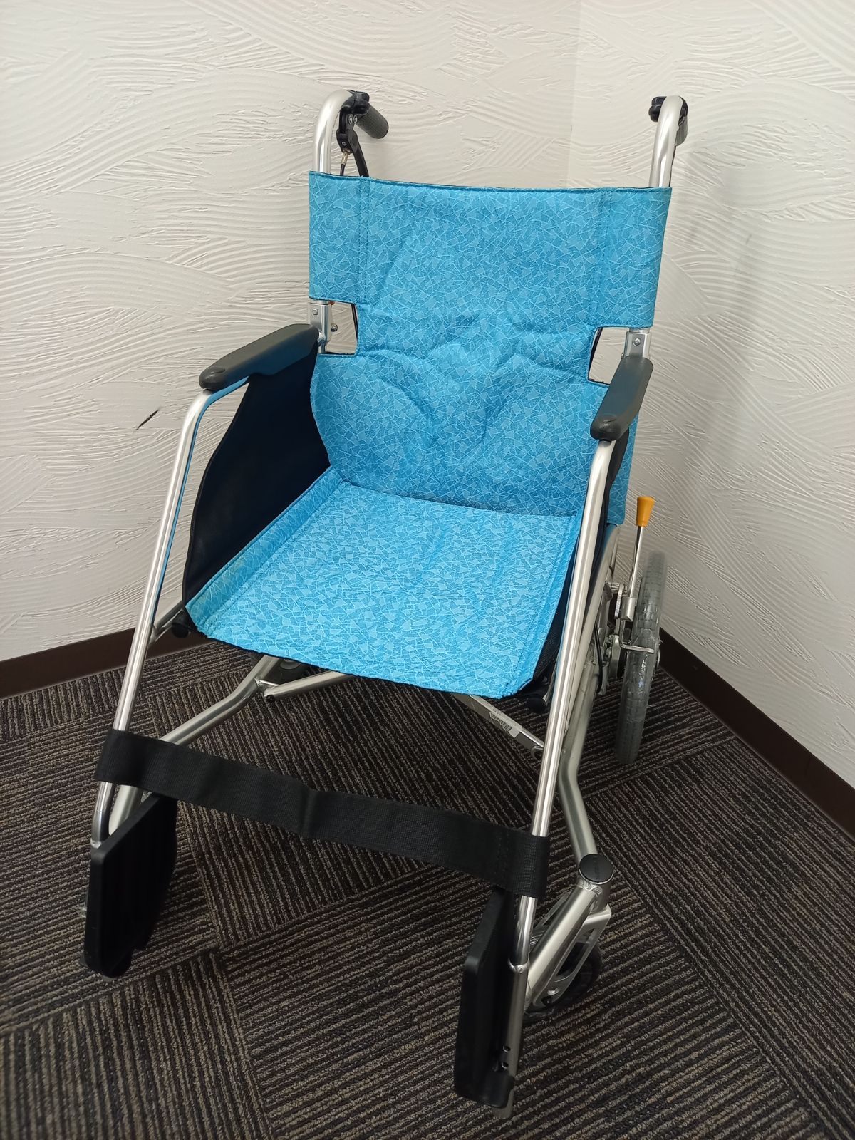 訳アリ 介助式車椅子 超軽量タイプ 8.5 kg USL-2 B