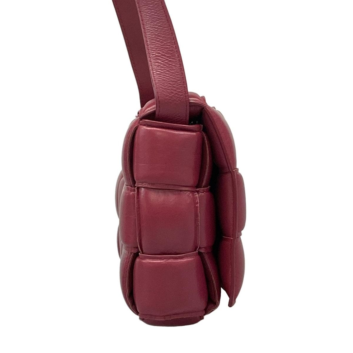 BOTTEGA VENETA ボッテガヴェネタ ショルダーバッグ パデッド カセット ピンクボルドー レザー