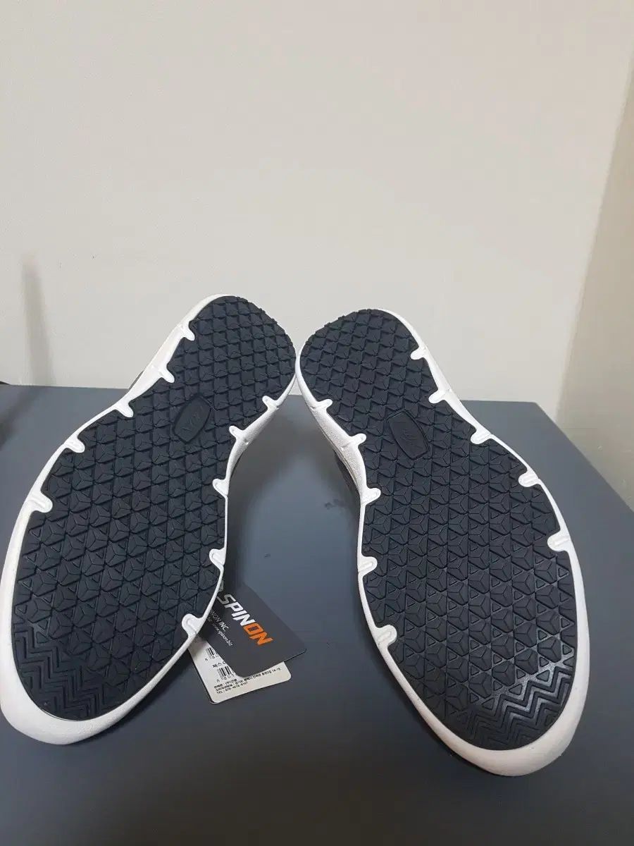 ワイヤー ランニングシューズ