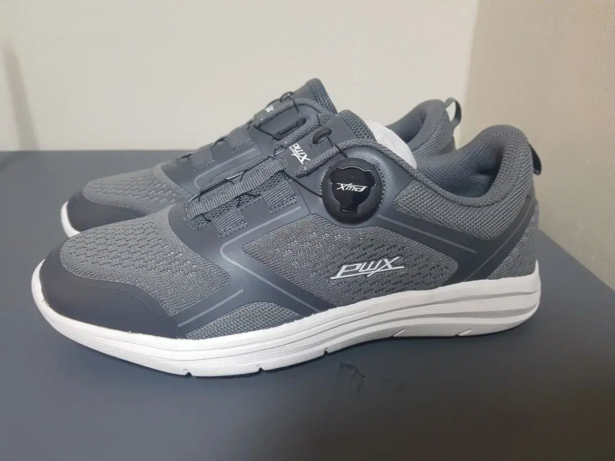 ワイヤー ランニングシューズ